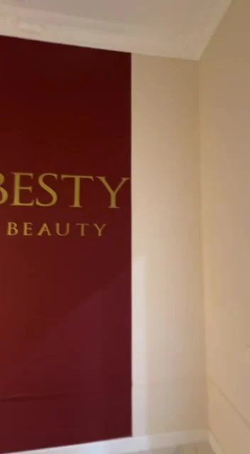 Брендовая стена BESTY